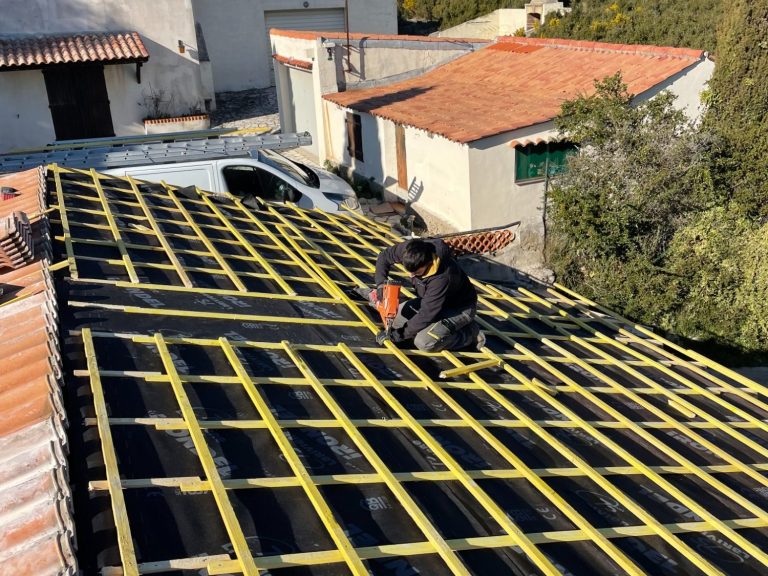 réparation de toiture par nos couvreurs a Marseille 