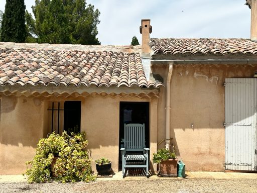 réparation de fuites sur une toiture par nos artisan couvreur a marseille