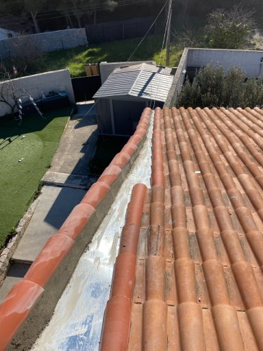 réalisation d'un chenaux en zinc réaliser par nos couvreur a Marseille 